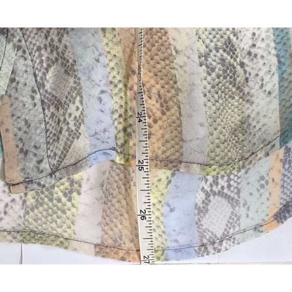 Equipment Femme Medium Delicate Silk Button up shirt Snake Skin Pastel Stripes - Picture 8 of 8